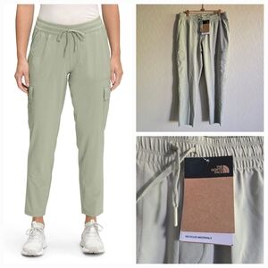 North Face Women's NeverStop Wearing Cargo Pants Medium NWT